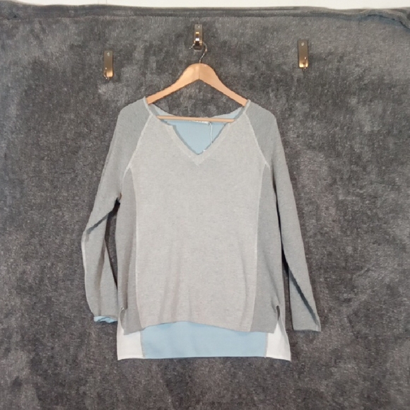 Ost Gray V-Neck Sweater Soft Knit Casual Sweater Womens Small - Picture 1 of 10